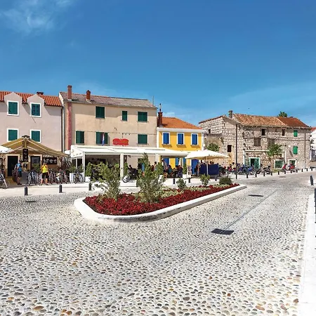 Amazing In Betina With Kitchen * Betina (Sibenik-Knin)